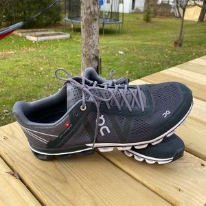 On Cloud Running Shoes Sz 11.5 NWOT